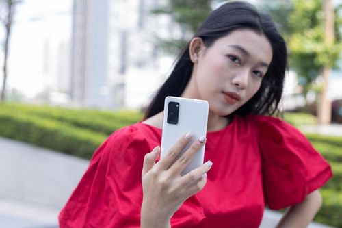 Samsung Galaxy S20 FE: Smartphone thời thượng với camera selfie cực đỉnh và 6 lựa chọn màu sắc