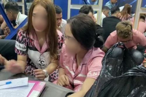 Phát hiện gần 20 nam thanh nữ tú 'phê' ma túy trong nhà nghỉ lúc 2h sáng