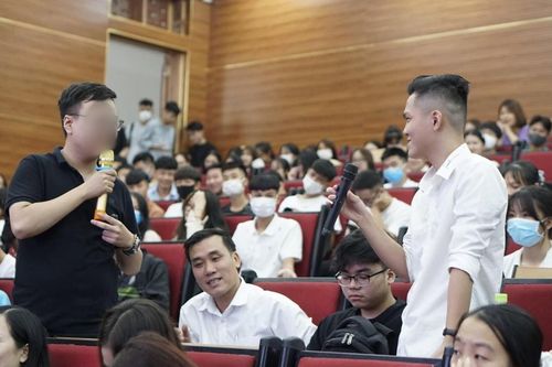 Bạn gái sốc nặng khi chứng kiến nam sinh Đại học GTVT bị trúng đạn lạc tử vong thương tâm