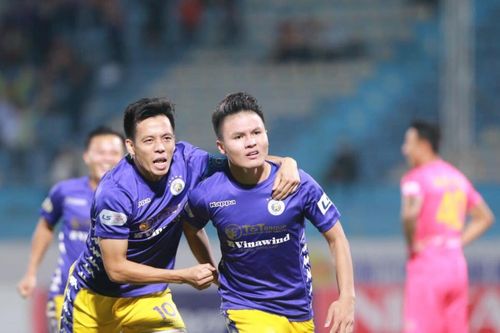 Quang Hải tỏa sáng, Hà Nội FC đua vô địch với Viettel