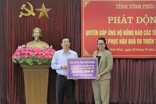 Phụ nữ Vĩnh Phúc chung tay cùng đồng bào miền Trung, Tây Nguyên khắc phục hậu quả thiên tai