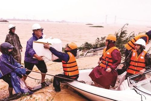 Đề xuất người dân bị ảnh hưởng bão lũ được hưởng gói hỗ trợ an sinh 62.000 tỷ đồng