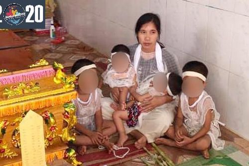 Báo PNVN trao 4 triệu đồng hỗ trợ gia đình 'bố mất đột ngột, mình mẹ nuôi 2 cặp sinh đôi'