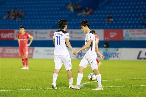 HLV Lee cười 'mỉm chi cọp' chia tay Phố núi
