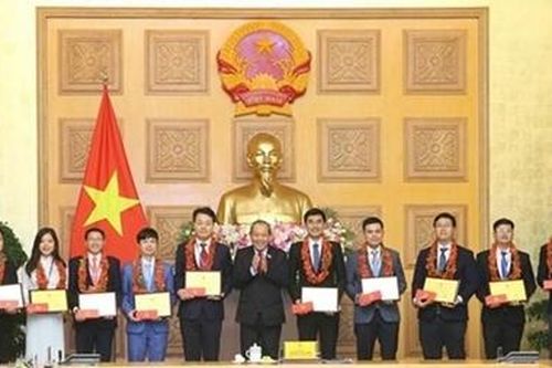 Cán bộ, công chức, viên chức trẻ phải vừa 'hồng', vừa 'chuyên'