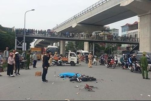 Va chạm với xe tải, một phụ nữ đi xe đạp điện tử vong