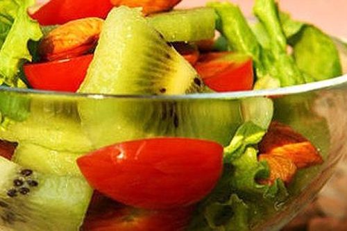Nếu chị em đã chán ăn rau củ luộc trong mỗi bữa cơm, món salad xanh mướt vừa ngon vừa bắt mắt này sẽ giúp bạn đổi vị mà chỉ tốn 5 phút chế biến!