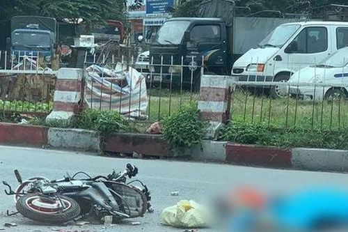 Hà Nội: Sau va chạm khiến người phụ nữ đi xe đạp điện tử vong, xe tải bỏ chạy khỏi hiện trường