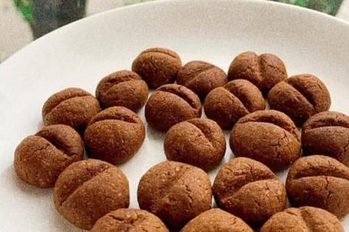 Trổ tài làm bánh cookie hạt cà phê siêu nhanh bằng nồi chiên không dầu, ai cũng khen dễ thương và thơm ngon nức nở