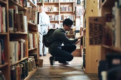 Bạn đọc sáng tác: Gửi đến chàng trai trong thư viện, người ngồi phía trước em