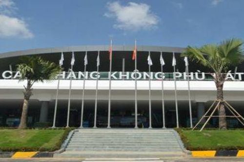 Sân bay đóng cửa, hàng không hủy chuyến do ảnh hưởng bão số 10