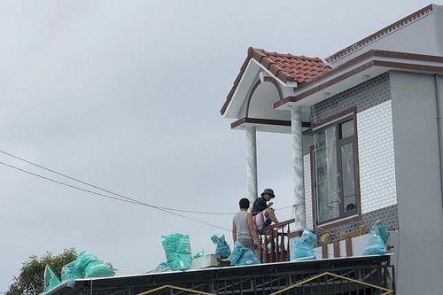 Trắng đêm lo bão chồng bão