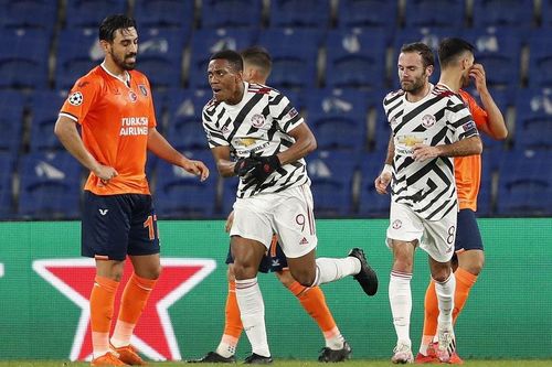 Barca giữ mạch toàn thắng, MU nhận trái đắng đầu tiên