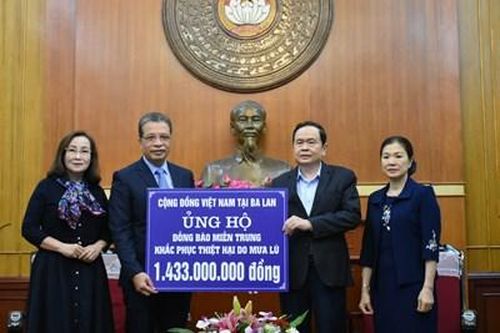 Kiều bào ở nước ngoài quyên góp nhiều tỷ đồng ủng hộ bà con miền Trung