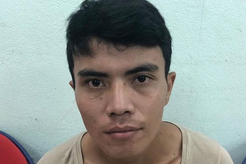Tiện tay… chôm đồ