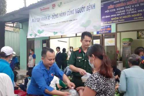 Những suất cháo nghĩa tình