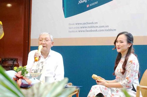 Mở thêm một cánh cửa để tìm hiểu văn chương