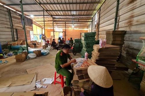 Bình Dương: Triệt phá đường dây 'khủng' làm giả sản phẩm tẩy rửa vệ sinh