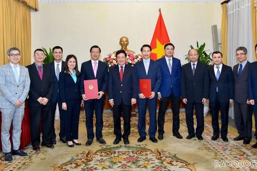 Phó Thủ tướng Phạm Bình Minh trao quyết định bổ nhiệm 2 Tổng Lãnh sự Việt Nam tại nước ngoài