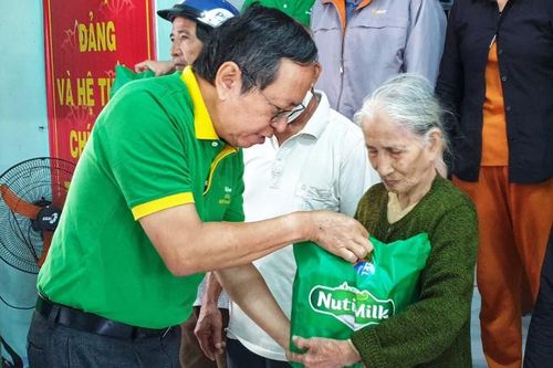 NutiMilk tiếp sức, chăm sóc sức khỏe cho đồng bào vùng bão lũ miền Trung