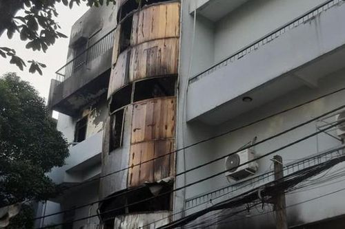 TP HCM: Nghẹt thở giải cứu 6 người mắc kẹt trong căn nhà cháy lớn