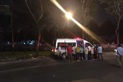 Ngã xuống đường sau cú đâm mạnh, 2 sinh viên chấn thương sọ não, tử vong