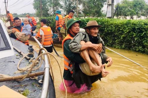 Kết nối yêu thương trong giông bão
