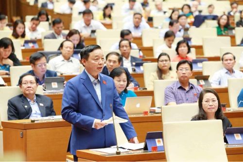 ĐBQH tranh luận với Bộ trưởng Trần Hồng Hà: Một dòng sông 'cõng' 8 thủy điện sẽ ra sao?