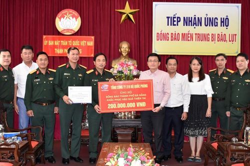 Chung tay ủng hộ đồng bào miền Trung vượt qua trận lũ lịch sử