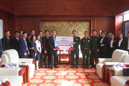 MB Ageas Life chung tay ủng hộ đồng bào lũ lụt miền Trung