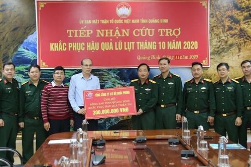Hỗ trợ 330 triệu tới các gia đình liệt sỹ hy sinh vì lũ lụt