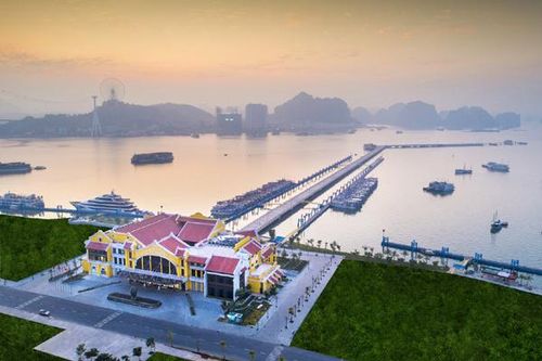 Cảng tàu khách quốc tế Hạ Long nhận giảỉ 'Cảng tàu khách hàng đầu Châu Á'