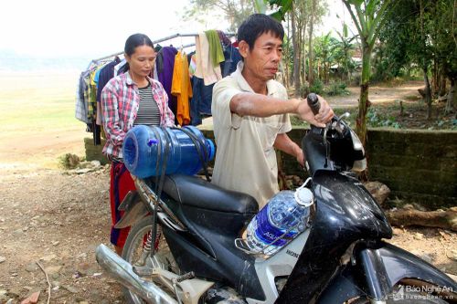 Hàng nghìn hộ dân Thanh Chương 'khát' nước sạch sau lũ