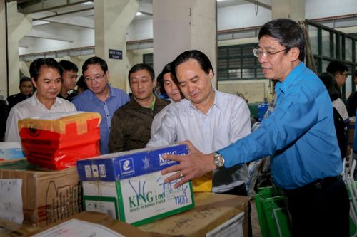 Hỗ trợ hơn 22.000 bộ sách giáo khoa, vở viết cho học sinh miền Trung