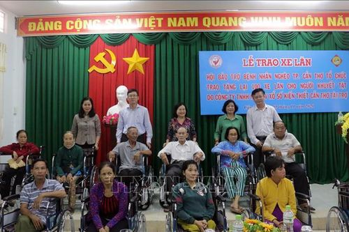 Cần Thơ giúp những người khuyết tật nghèo có phương tiện đi lại, tìm kế mưu sinh