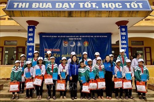 Hỗ trợ đồng bào miền Trung khắc phục khó khăn, ổn định cuộc sống sau lũ lụt