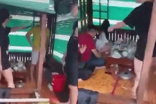 Clip: Vợ cầm gậy ba khúc vụt chồng tới tấp ngay tại bàn nhậu, 2 cô gái đi cùng rối rít 'em không quen'