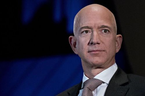 Giữa bầu cử Mỹ, Jeff Bezos bán 3 tỷ USD cổ phiếu Amazon