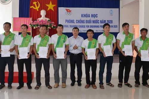 Nâng cao kỹ năng cứu đuối cho các hướng dẫn viên bơi cơ sở