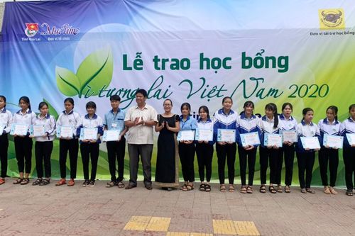Gia Lai: 50 học sinh nhận học bổng 'Vì tương lai Việt Nam'