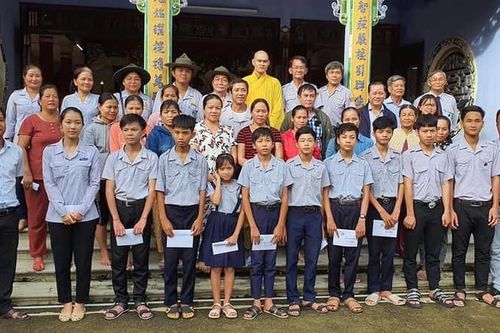 GĐPT TP.HCM hướng về miền Trung : 'Chia sẻ yêu thương - tình lam một nhà'