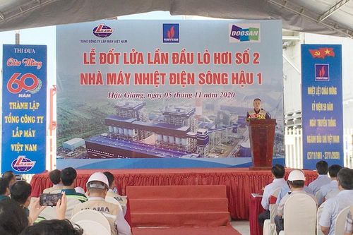 Đốt lửa lần đầu lò hơi tổ máy số 2 Nhà máy nhiệt điện Sông Hậu 1