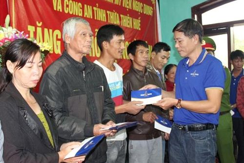 Chung tay giúp đồng bào vùng cao Nam Đông khắc phục hậu quả bão số 9