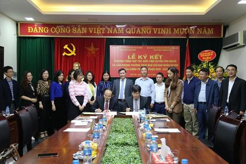 Ký kết hợp tác giữa Viện Quyền con người và Văn phòng thường trực về Nhân quyền