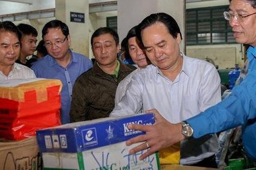 Hơn 22 nghìn bộ sách vở được đến học sinh vùng lũ lụt miền Trung