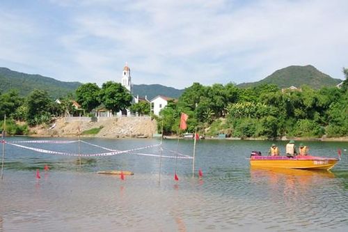 Sửa chữa Quốc lộ 9B sạt lở do lũ, phát hiện bom nổ chậm