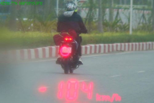 Tài xế xe máy chạy 104 km/h, lao thẳng vào CSGT