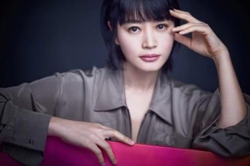 'Biểu tượng gợi cảm' Kim Hye Soo trải lòng về vụ nợ triệu USD của mẹ, tính chuyện giải nghệ