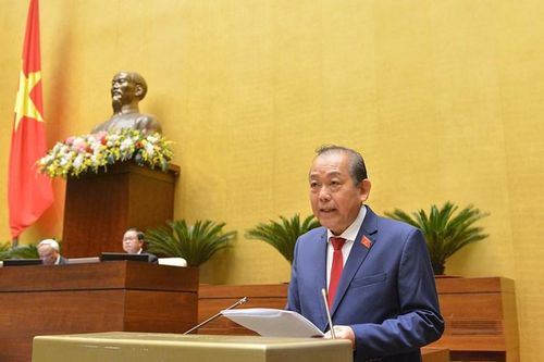 Phó Thủ tướng Thường trực Trương Hòa Bình báo cáo trước Quốc hội