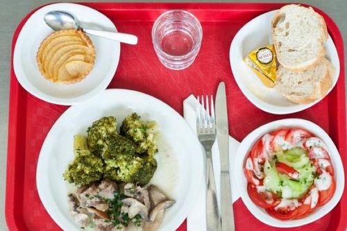 Học sinh trên thế giới ăn gì vào bữa trưa?